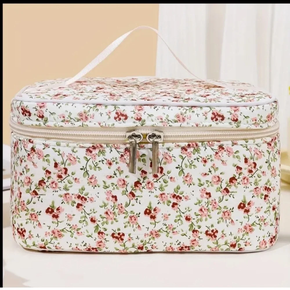NIP Floral Cosmetic Bag with Pink Handle - Picture 3 of 8